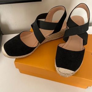 Women’s Espadrille, Size 7.5, Black, Closed Toe Wedge, Mid-Heeled. Like new.